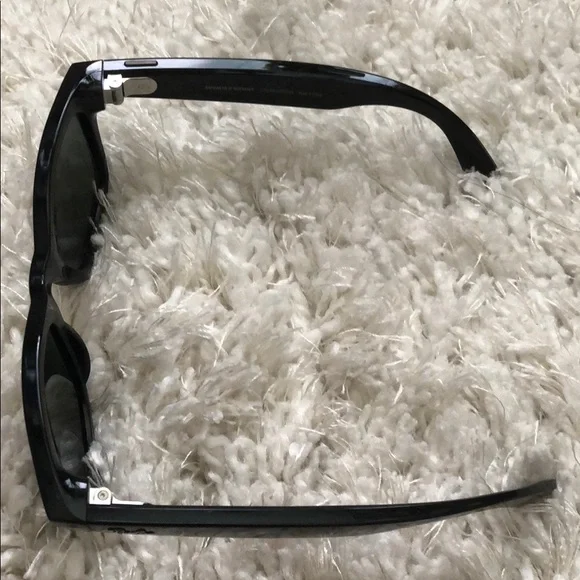 Ray-Ban Wayfarer Meta Smart Black Sunglasses with Brown Case - Picture 6 of 8